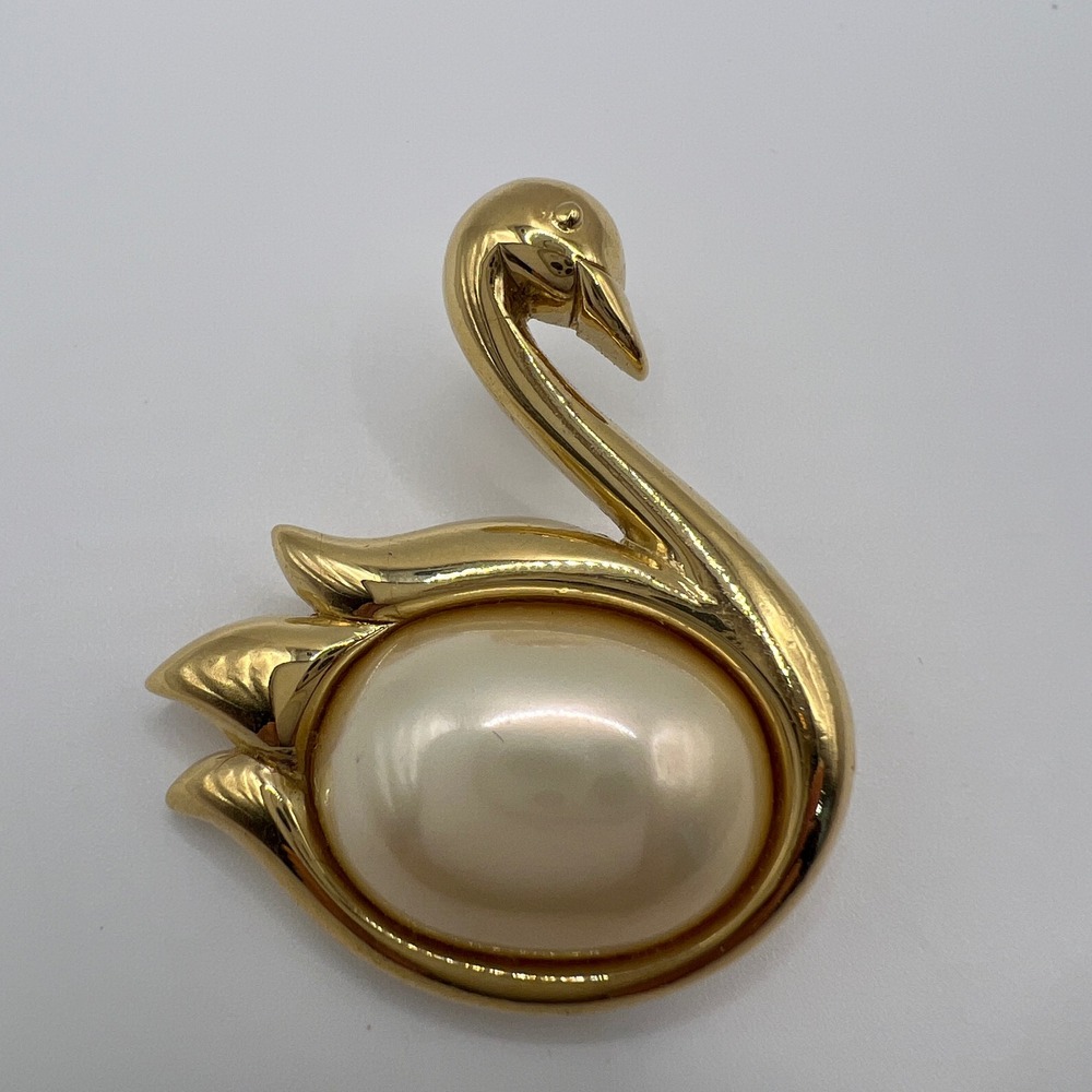 Vintage Trifari Gold Tone Faux Pearl Swan Brooch Pin Bird Jewelry
